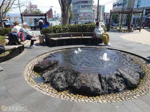 三島駅南口のベンチ