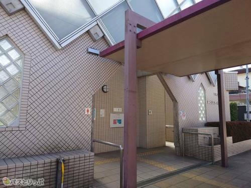 御殿場駅前広場の公衆トイレ