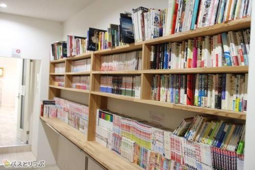 漫画などの本がたくさん.JPG