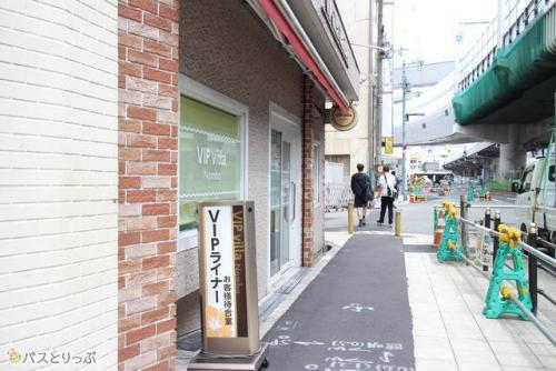 歩いて15秒くらいで到着