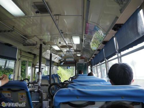 路線バス内にて