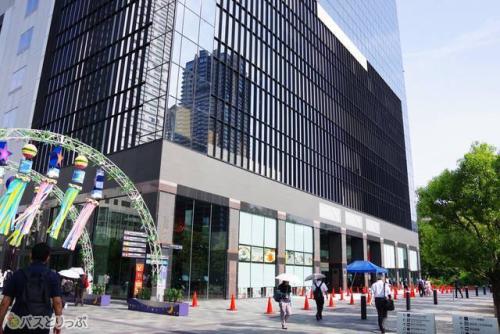 WILLERバスターミナル大阪梅田がある、梅田スカイビル外観