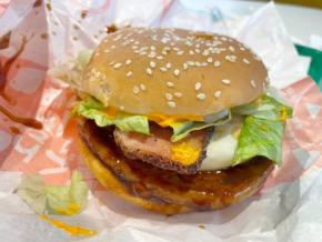 マクドナルド新作「厚切りスパイシーベーコンてりたま」と「てりたま」どっちが美味いのか、試食レビュー