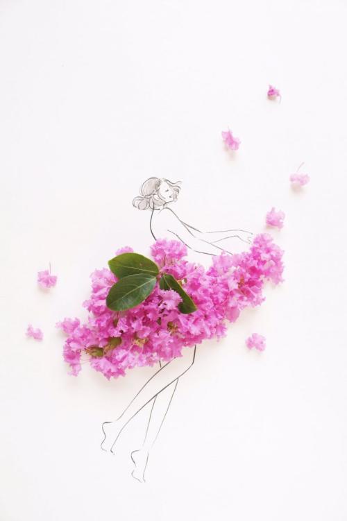 繊細華麗 生花のドレス を纏う 表現豊かな女性のイラストに魅せられる