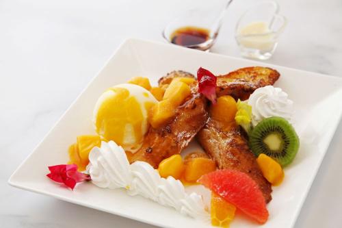 「マンゴーあふれるフレンチトースト」税込み3,000円（サービス料含む）