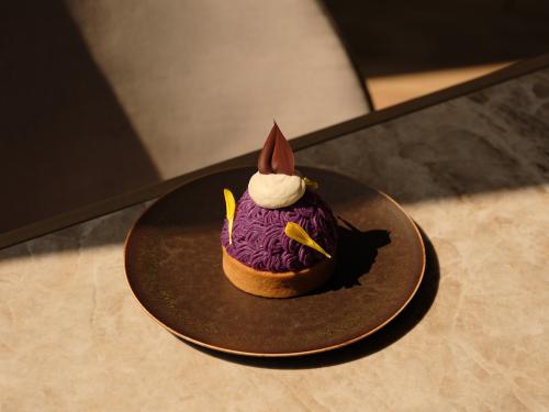 「ジャヌ パティスリー」の麻布台ヒルズ限定「紫芋モンブランタルト」1,300円