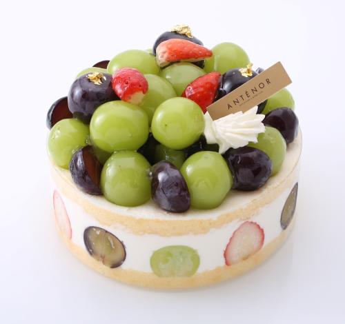 「アンテノール」の「シャインマスカットと巨峰のデコレーション」税込み4,860円
