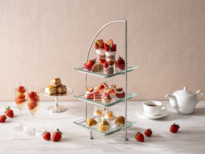 横浜・みなとみらい:”第4のチョコレート”ルビーショコラ&苺のアフタヌーンティー、12月1日より年明けまで展開