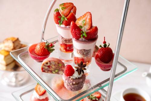 「いちごとルビーショコラのアフタヌーンティー」イメージ