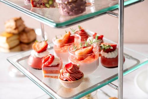 「いちごとルビーショコラのアフタヌーンティー」イメージ