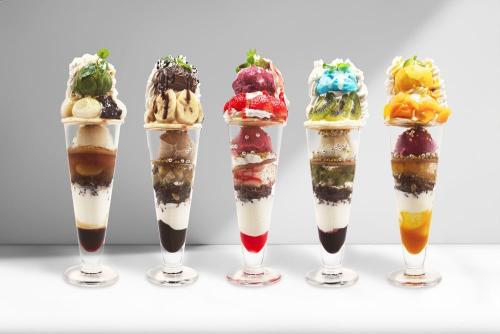 1350通りのカスタムを楽しめる「ジェラートパフェ」ドリンク付き・税込み2,200円