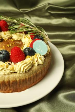表参道・中目黒・お取り寄せ:ヴィーガン専門カフェ「THE_B」乳製品・卵・小麦・白砂糖不使用のクリスマス限定ソイチーズケーキ展開