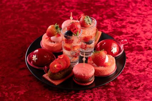 アフタヌーンティー「フレーズ・エ・ローズルージュ(Fraise et rose rouge)」イメージ