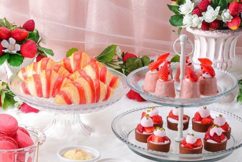 「サンドウィッチ＆スイーツビュッフェ ～ストロベリーコレクション～［第一弾］」イメージ