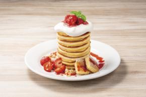 毎年恒例の”デニーズ国産苺デザート祭り”、26年1月4日より冬春限定開催