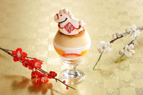 1月に販売する「ぷるプリンアラモード」税込み900円（サービス料含む）