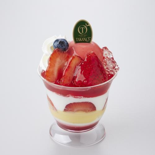 「フルーツクチュール タカノ」の近鉄本店限定「パフェベリー」810円