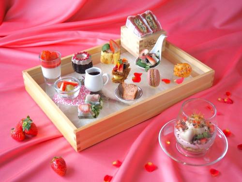 「苺に恋するストロベリーアフタヌーンティー」イメージ