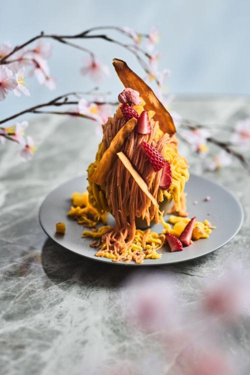 「桜のこぼれ蜜芋モンブランパフェ」税込み2,400円