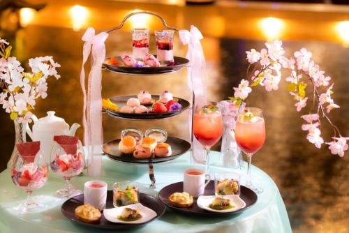 「春色アフタヌーンティーセット~桜と苺~」イメージ
