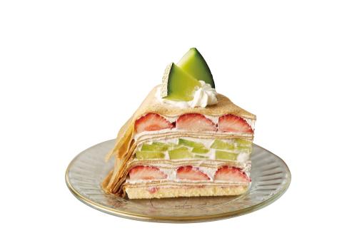ルミネ新宿「アフタヌーンティー・ラブアンドテーブル」の「苺と鉾田産メロンのミルクレープ」お茶付き・税込み2,178円(数量限定)
