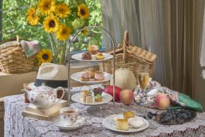 ザ・リッツ・カールトン大阪:夏のピクニックをイメージした仏風アフヌン、6月18日より展開 2種のこだわりタルトも登場