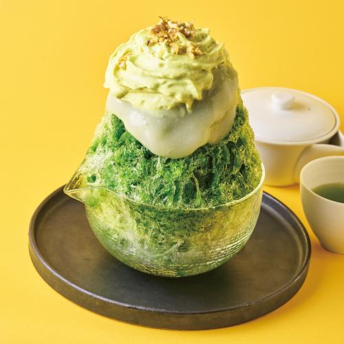 「茶の庭」の「抹茶かき氷 ピスタチオクリーム」お茶セット・税込み1,780円〜