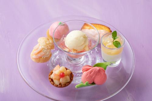 「ピーチスイーツセレクション」税込み4,300円(サービス料含む)