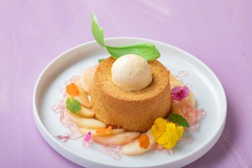 「ピーチティーが香るシフォンケーキ」税込み4,200円(サービス料含む)
