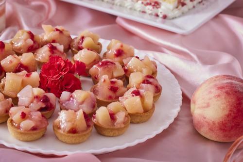 「桃と無花果のスイーツメゾン 夏のティータイムを楽しむスイーツ＆ランチディナービュッフェ」イメージ