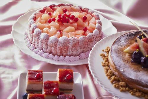 「桃と無花果のスイーツメゾン 夏のティータイムを楽しむスイーツ＆ランチディナービュッフェ」イメージ