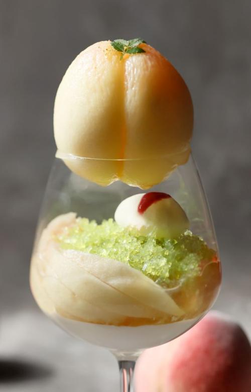 「まるごと桃と京はちみつのパフェ」イメージ