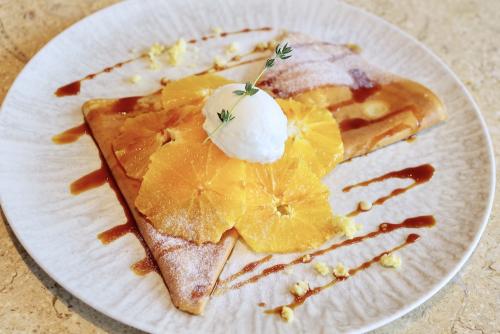 「オレンジとクリームチーズアイスのクレープ・オランジェ」税込み1,400円