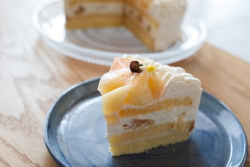 「たっぷり桃のフリルケーキ」5号・4,100円