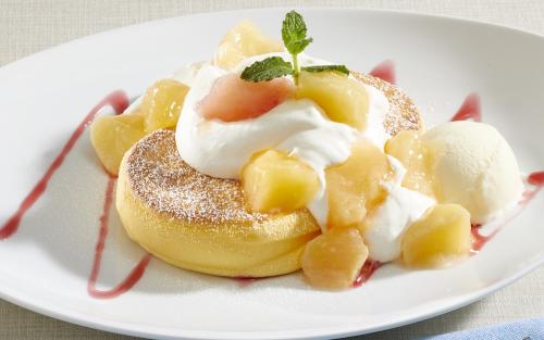 「桃づくしのパンケーキ~ヨーグルトアイス添え~」単品・税込み1,859円〜