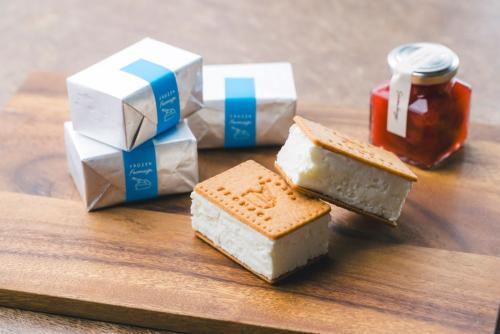 「フローズンフロマージュ」5個入りかつジャム付き・税込み3,200円