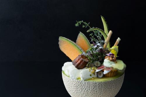 「まるごとメロンの贅沢パフェ」イメージ