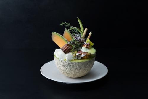 「まるごとメロンの贅沢パフェ」イメージ