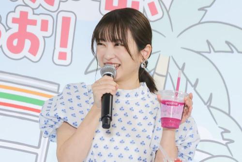 「映画ちいかわ ピンクパッションピタヤスムージー」が気に入った様子の志田未来さん
