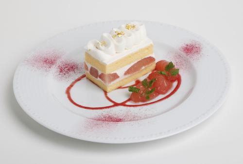 「サロン・ド・テ・ミュゼ　イマダミナコ」の「桃のプリンセスショートケーキ」ドリンク付き・税込み1,760円