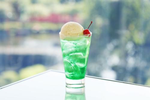 「クリームソーダ(メロン)」2,200円