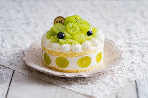 「シャインマスカットのショートケーキ（ホール）」税込み4,500円