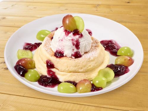 「2色のぶどうのリコッタパンケーキ」通常サイズ・税込み1,880円