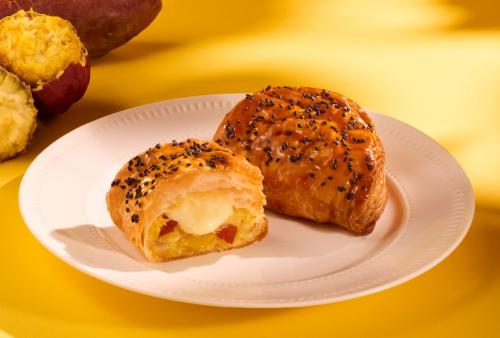 9月15日~11月30日に販売される「焼きたてカスタードおいもパイ」1個・税込み530円