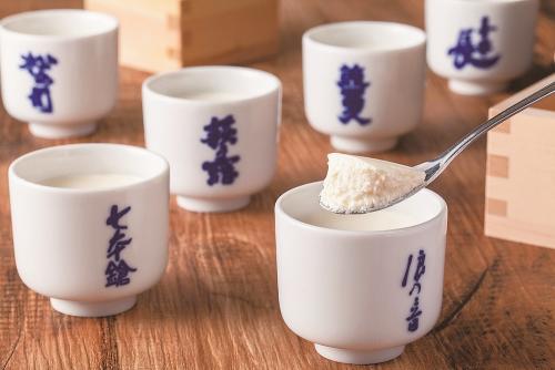「工房しゅしゅ」の「湖のくに生チーズケーキ(猪口入)」各・税込み638円