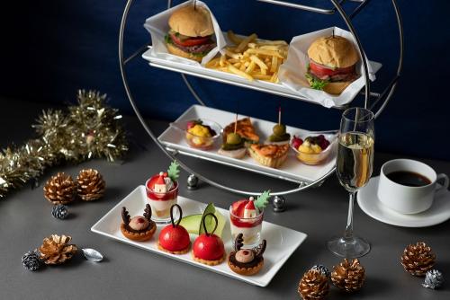 「クリスマスイブニングハイティー」税込み7,000円(サービス料含む)