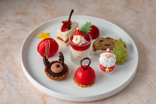 「クリスマススイーツセレクション」<br /><br /> 税込み3,500円(サービス料含む)