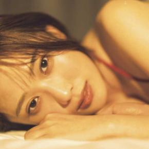 夏吉ゆうこ、写真集『悠々吉日』で見せた素顔と大胆ショットに注目！