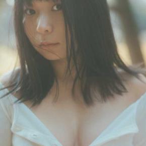 アンゴラ村長が「標準体型」写真集を発売♡リアルな魅力が話題に