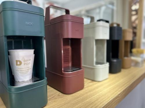 "UCC×タカラトミーアーツ"の巨大ガチャカフェです。